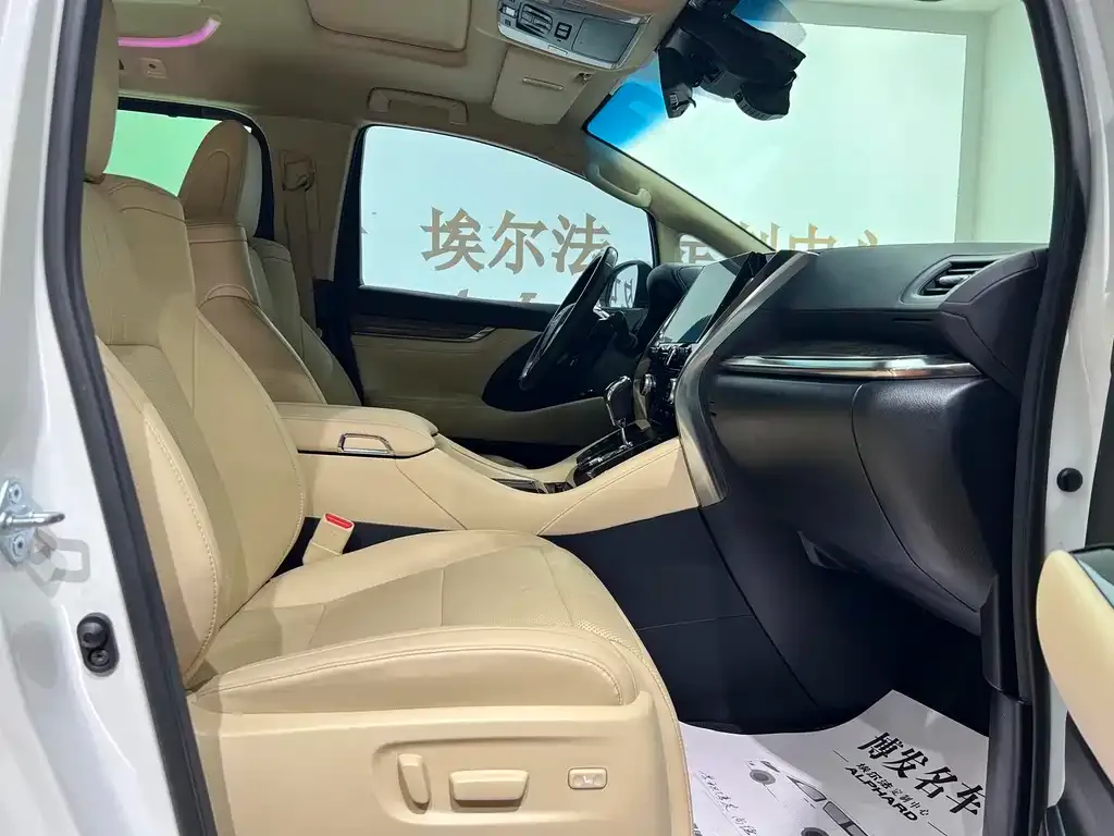 Toyota Vellfire — фото 3