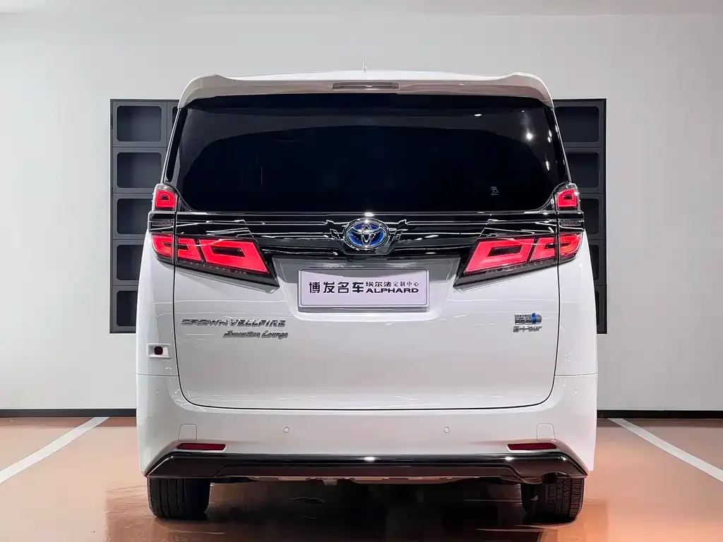 Toyota Vellfire — фото 2