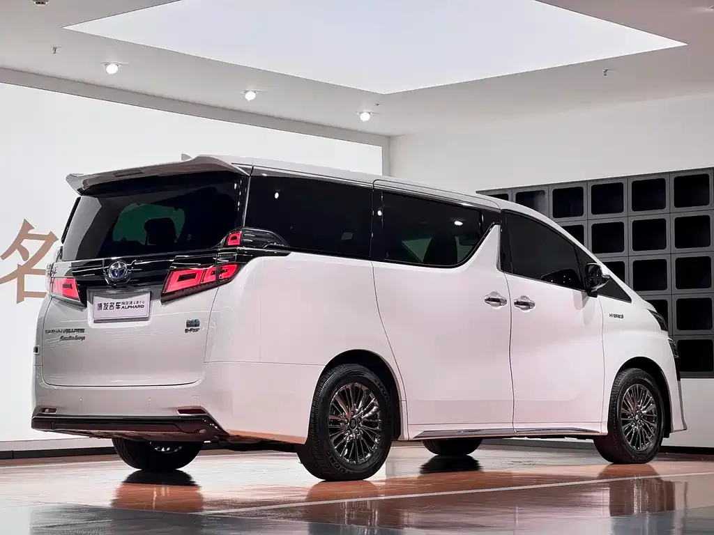 Toyota Vellfire — фото 5