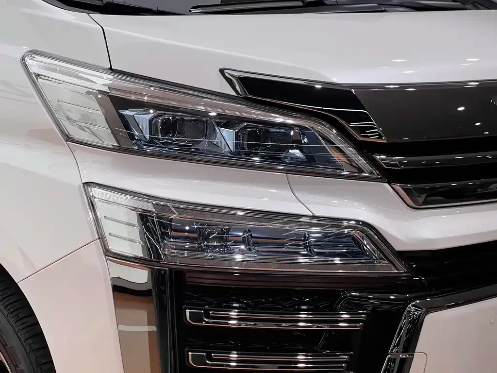 Toyota Vellfire — фото 4