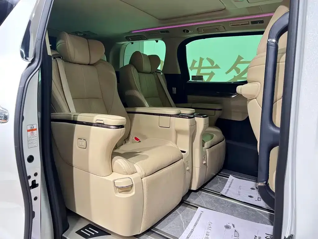 Toyota Vellfire — фото 10
