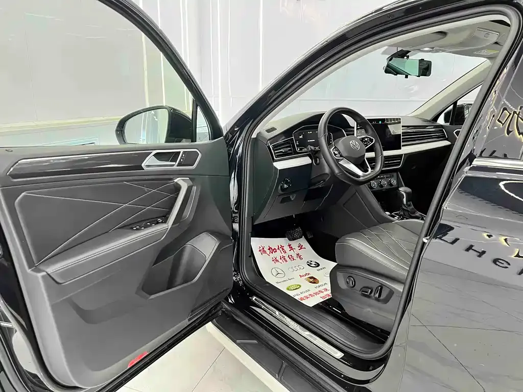 Volkswagen Tiguan L — фото 4
