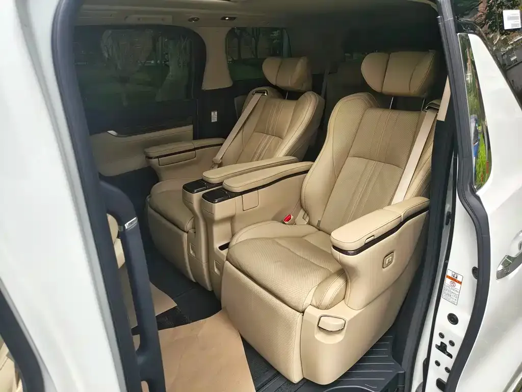 Toyota Alphard — фото 5