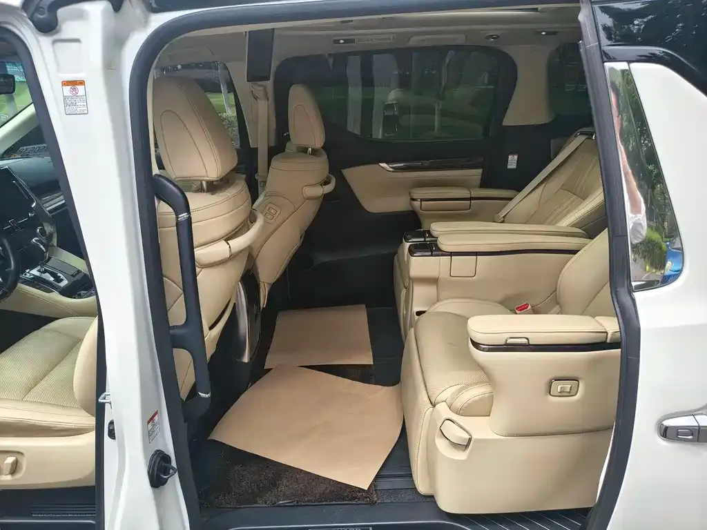 Toyota Alphard — фото 6