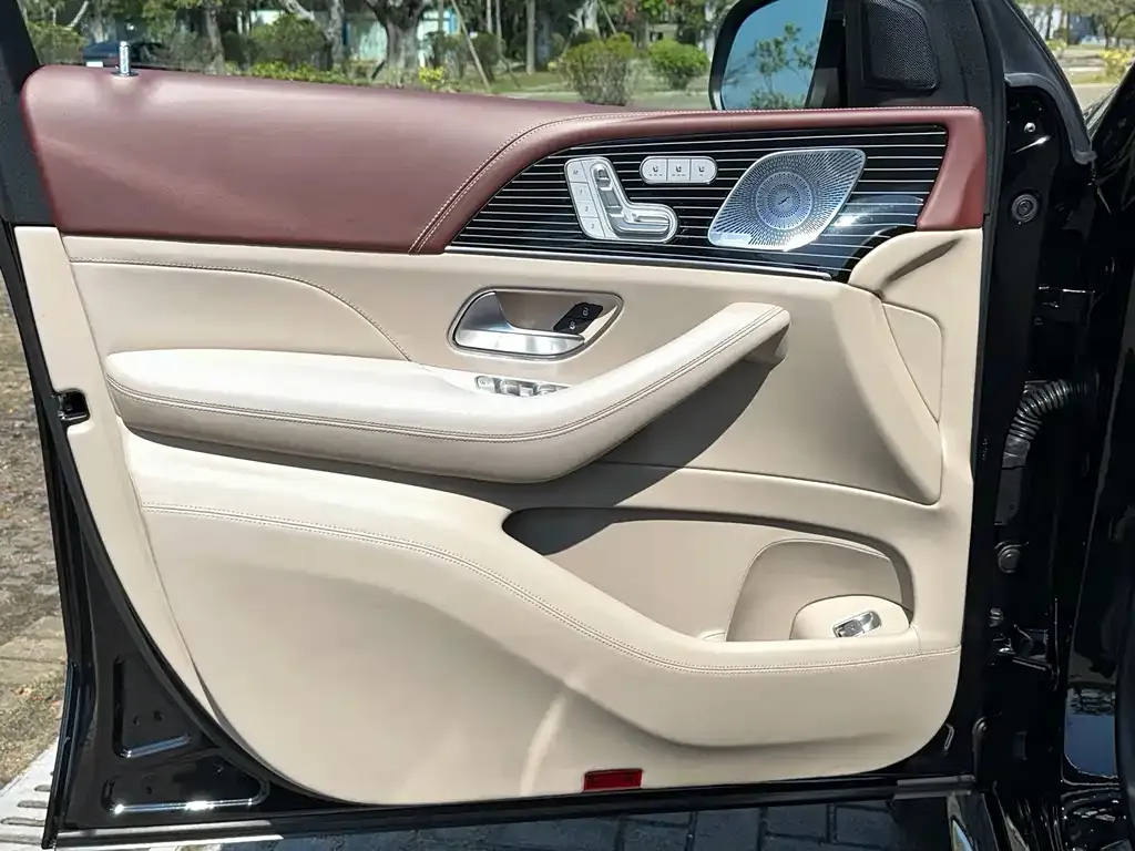 Mercedes-Benz GLS — фото 6