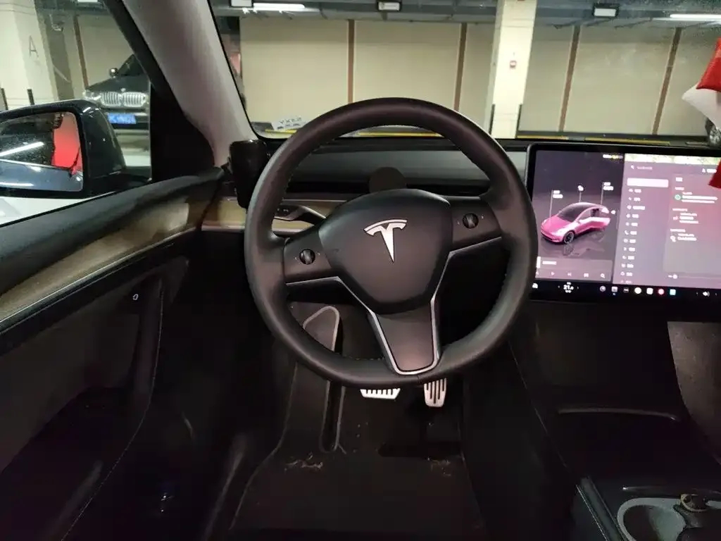 Tesla Model Y — фото 8