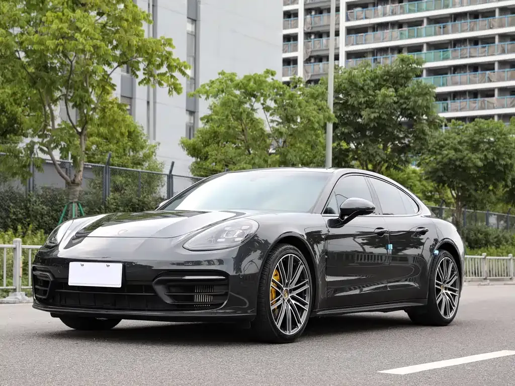 Porsche Panamera — фото 1