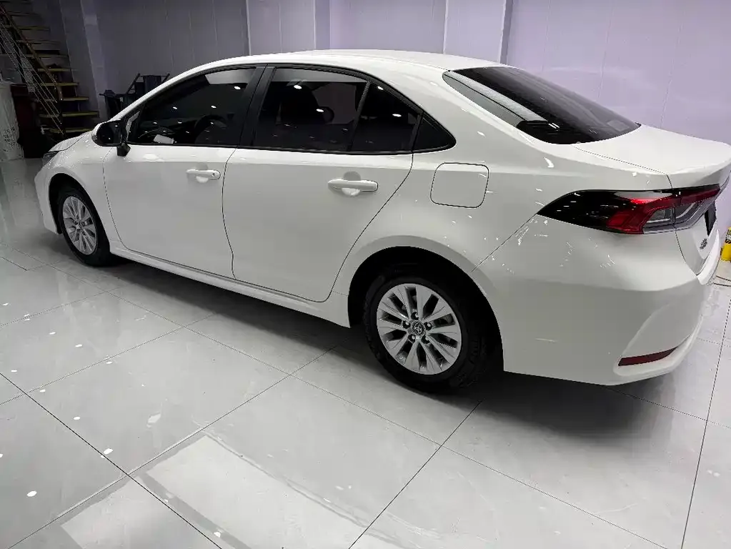 Toyota Corolla — фото 6
