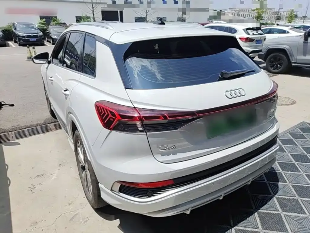 Audi Q4 e-tron — фото 10