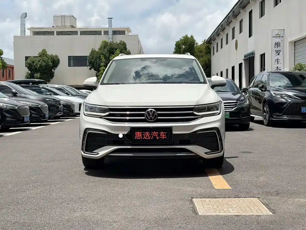 Volkswagen Tiguan L — фото 9