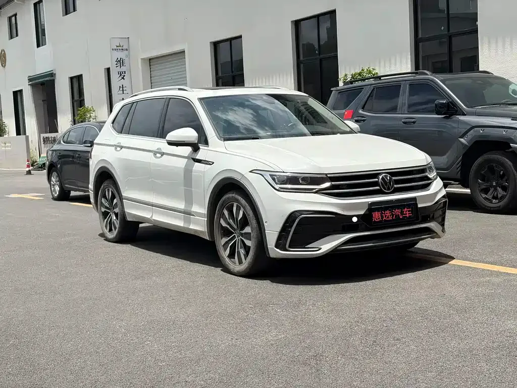 Volkswagen Tiguan L — фото 7