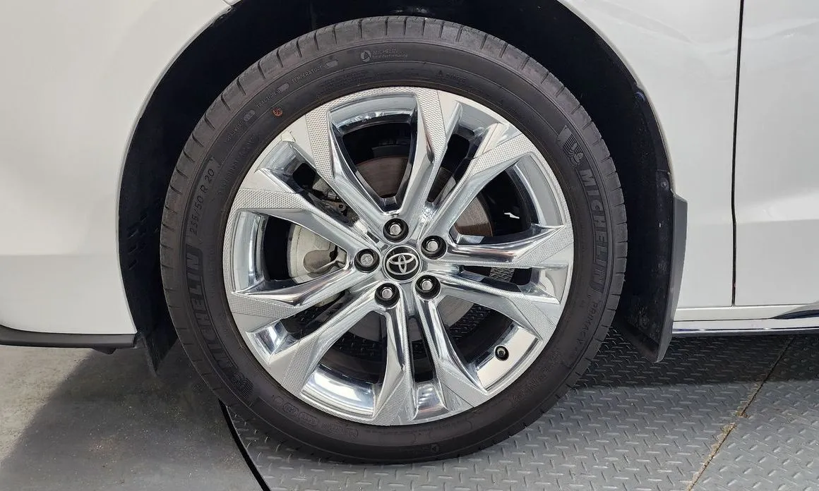 Toyota Sienna — фото 10