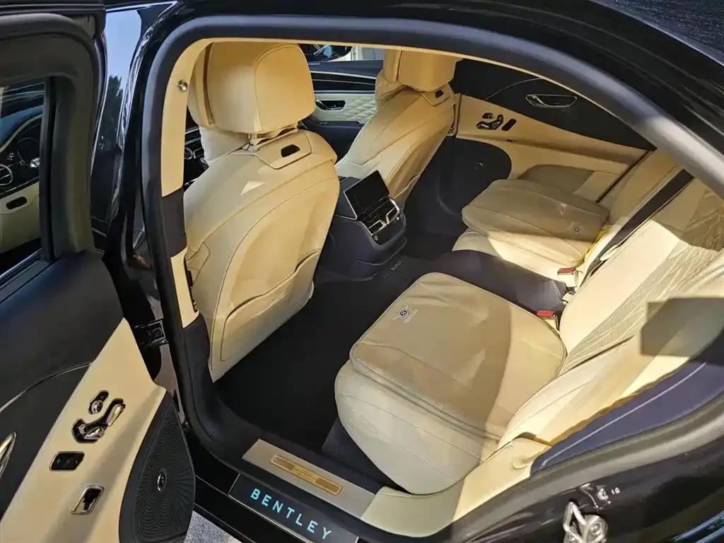 Bentley Flying Spur — фото 2