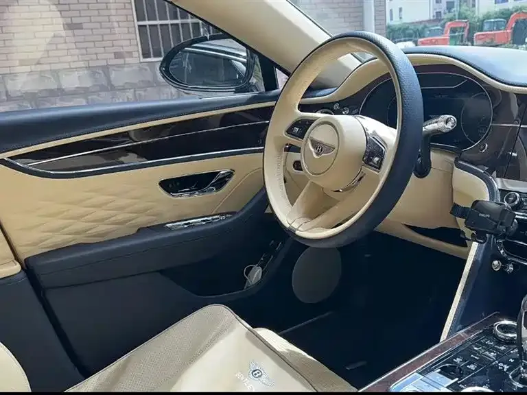 Bentley Flying Spur — фото 7