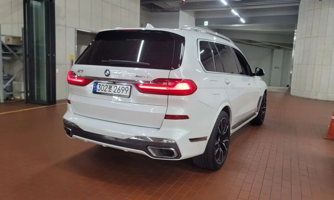 BMW X7 — фото 2