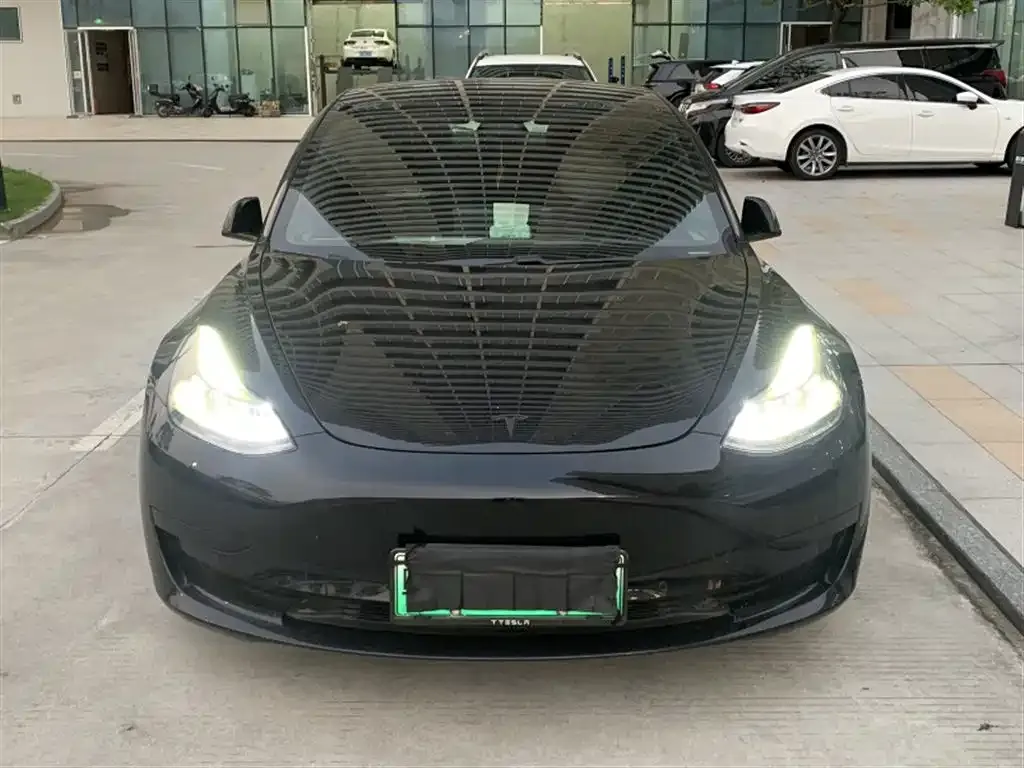 Tesla Model 3 — фото 9