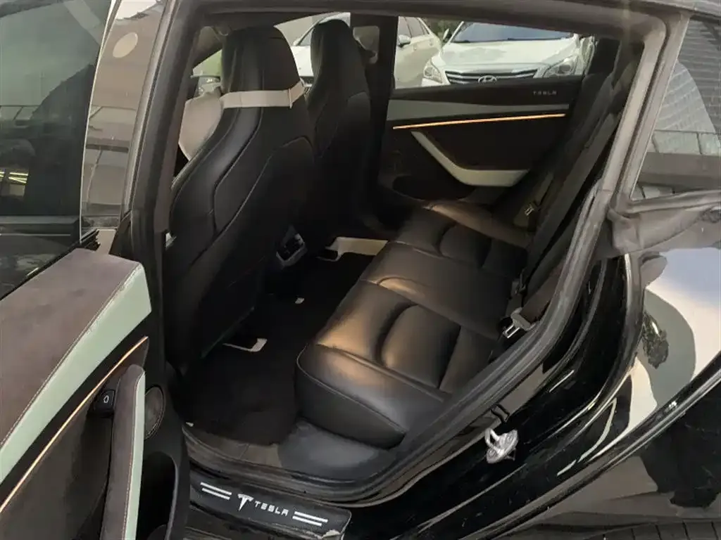 Tesla Model 3 — фото 4