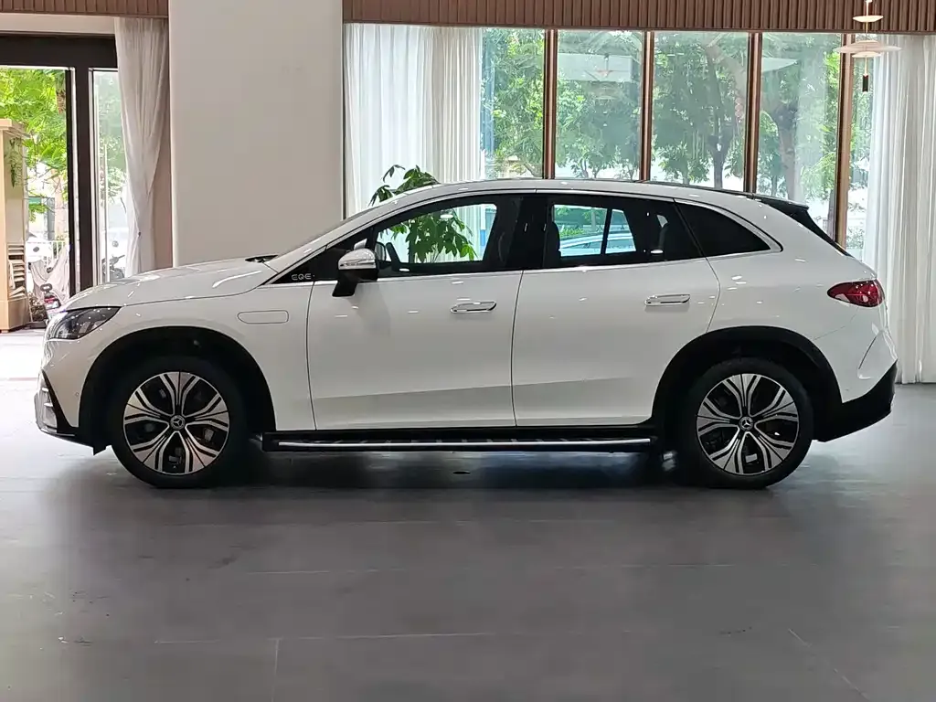 Mercedes-Benz EQE SUV — фото 6