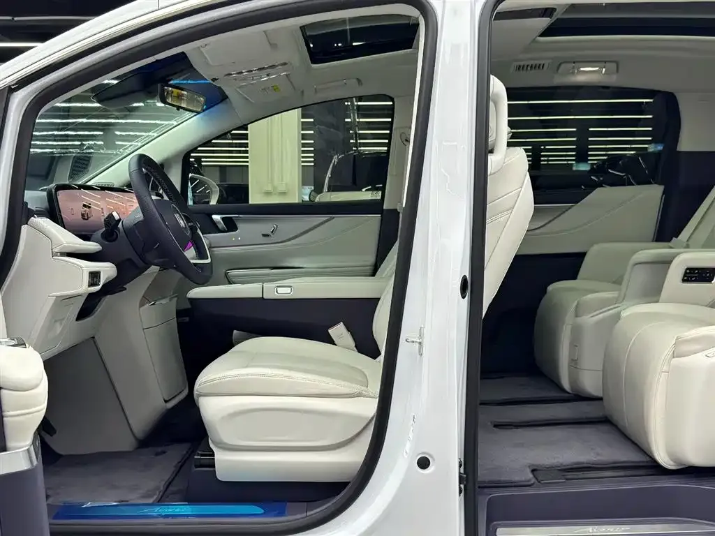 Buick GL8 Hybrid — фото 4