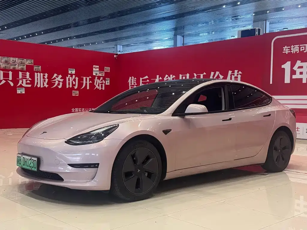 Tesla Model 3 — фото 1