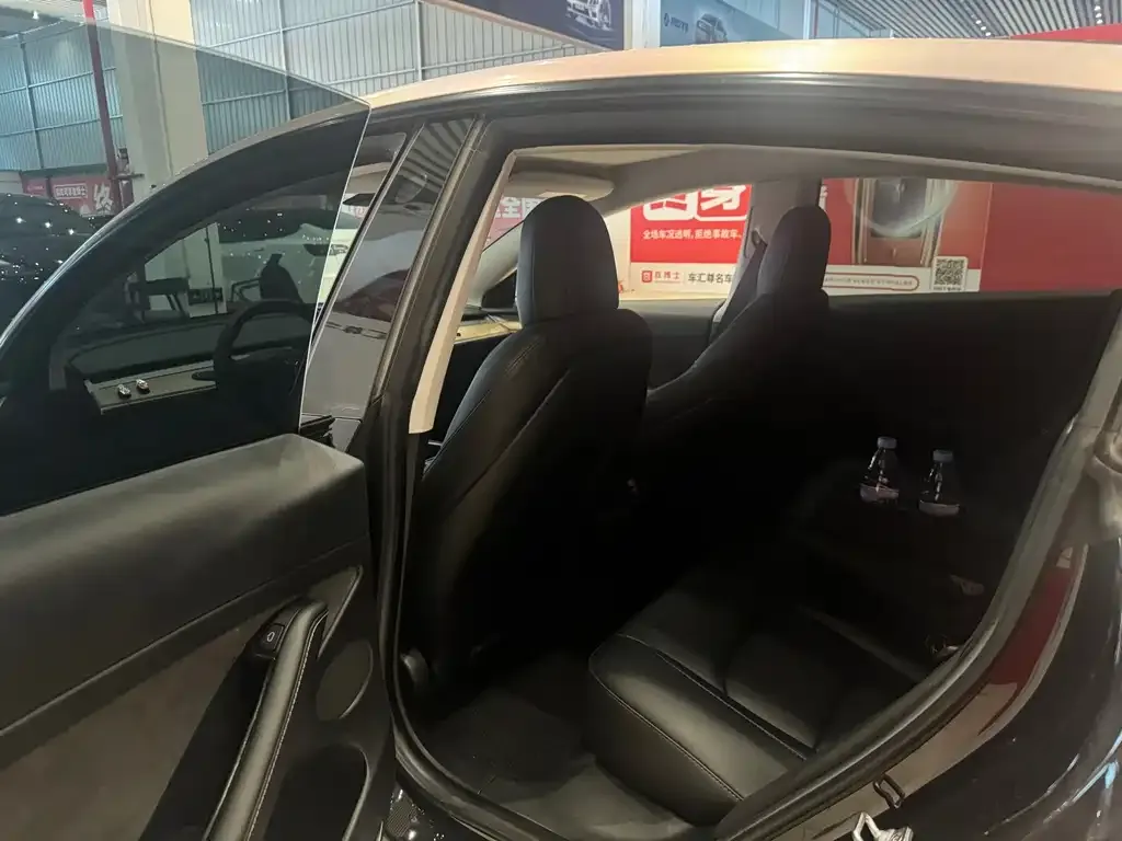 Tesla Model 3 — фото 3