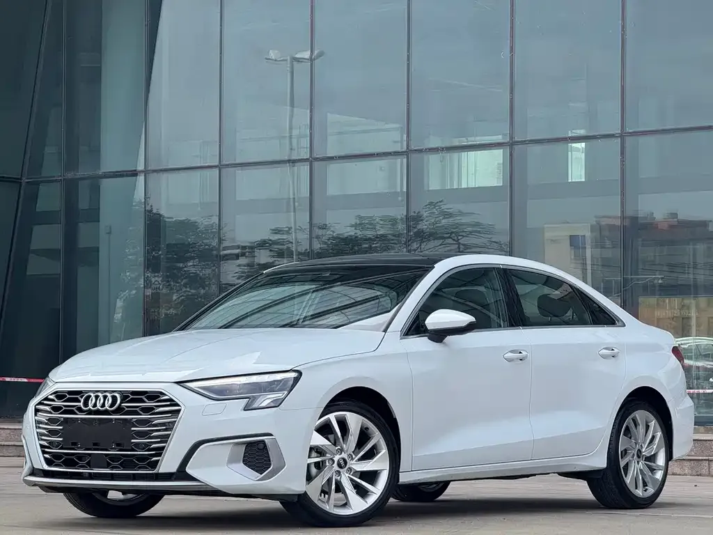 Audi A3 — фото 1