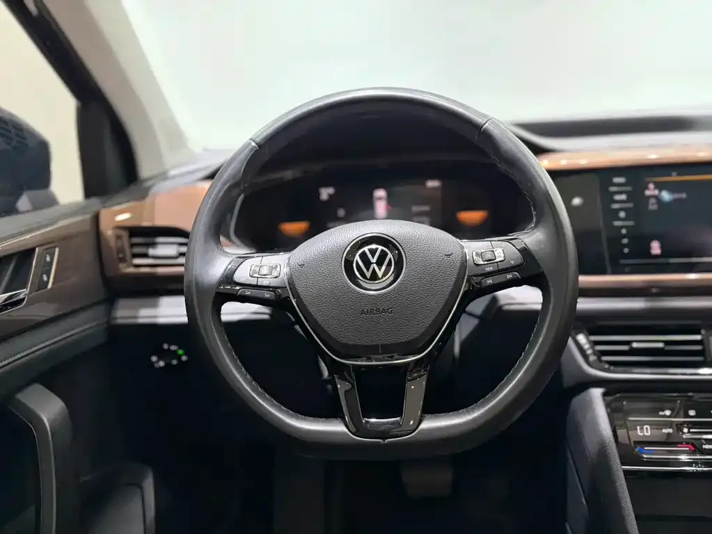 Volkswagen Tharu — фото 9