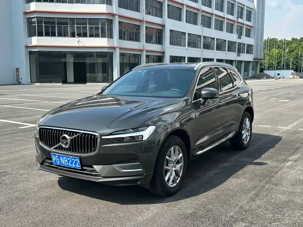 Volvo XC60 — фото 1