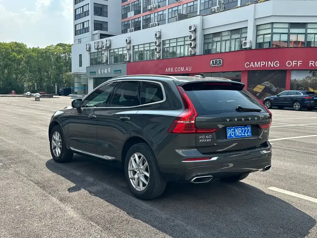 Volvo XC60 — фото 10