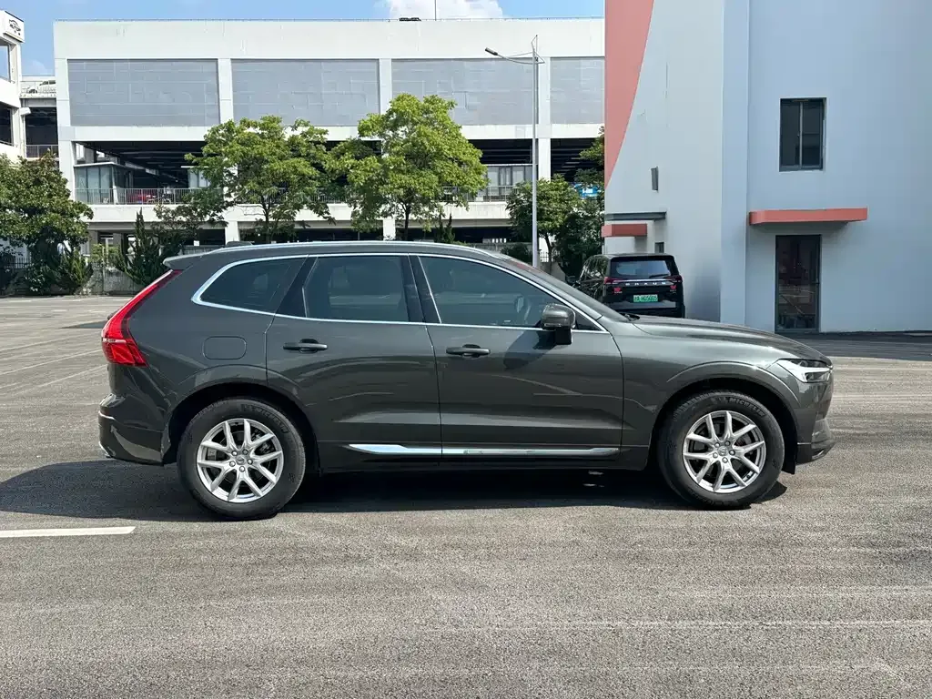Volvo XC60 — фото 9