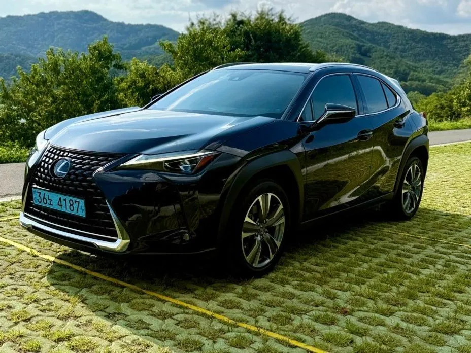 Lexus UX — фото 1