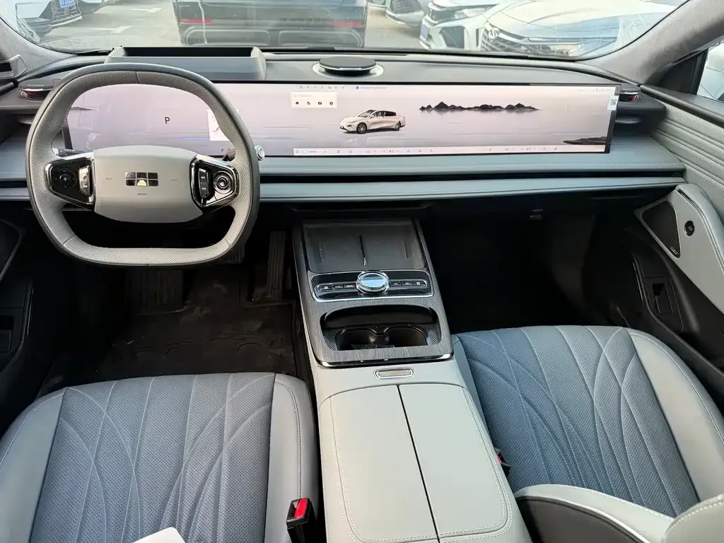 Geely Galaxy E8 — фото 10