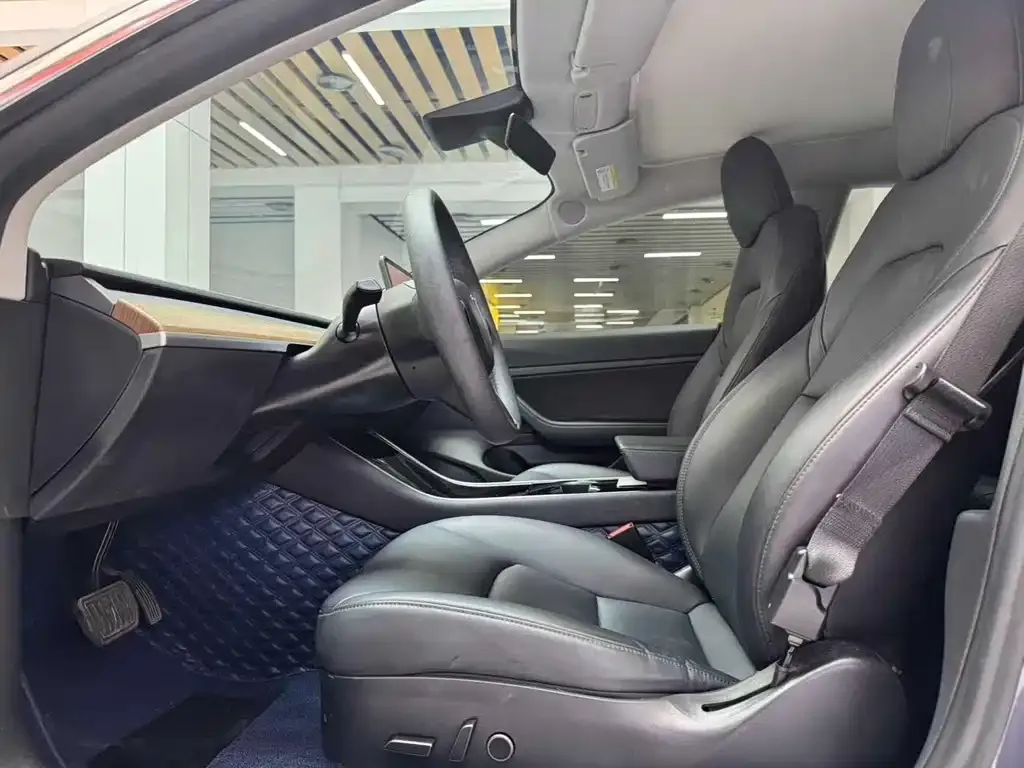 Tesla Model 3 — фото 10