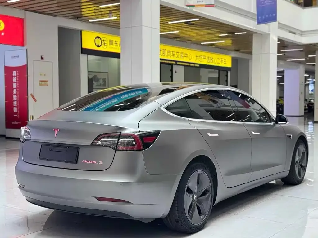 Tesla Model 3 — фото 4