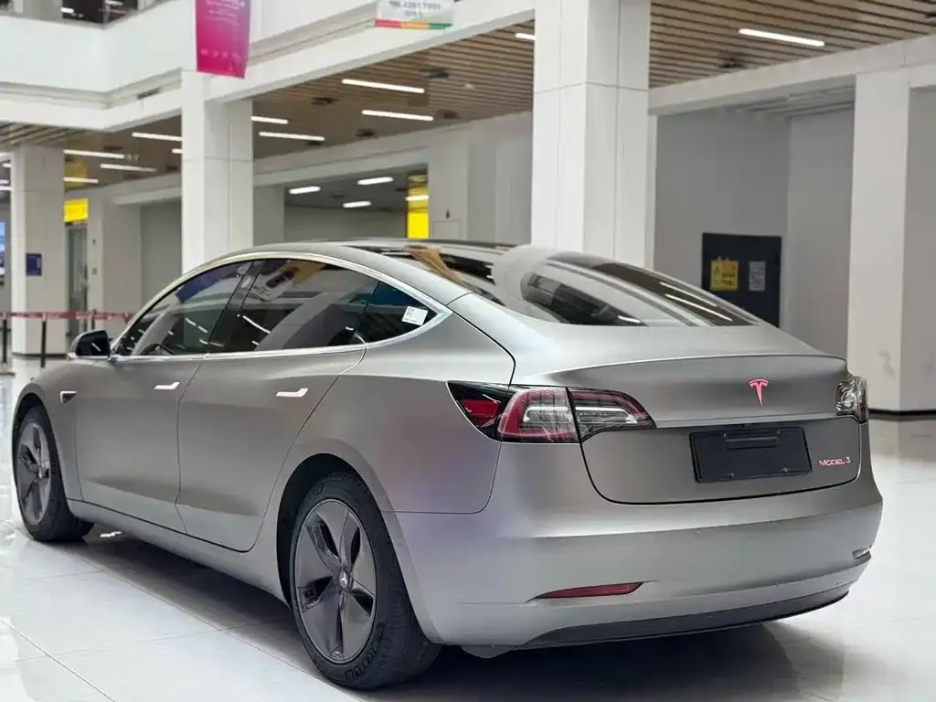 Tesla Model 3 — фото 9
