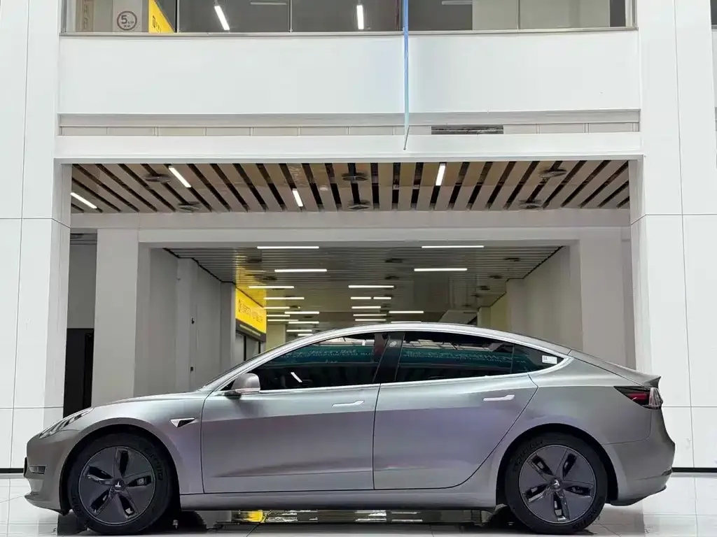 Tesla Model 3 — фото 8