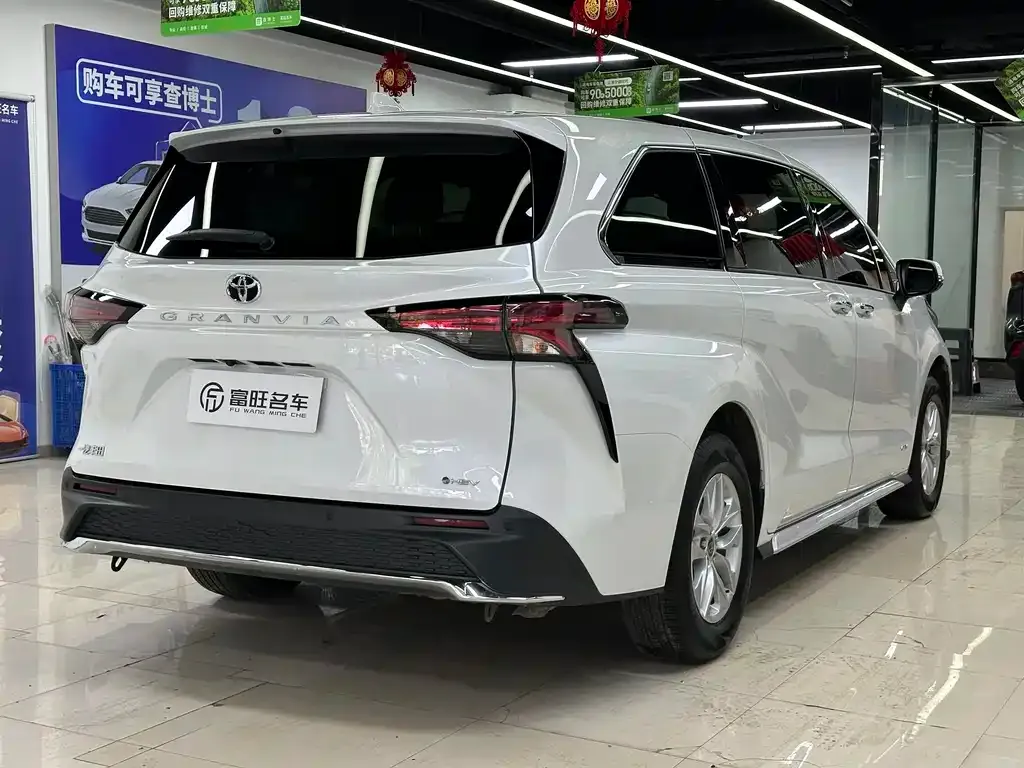 Toyota Granvia — фото 10