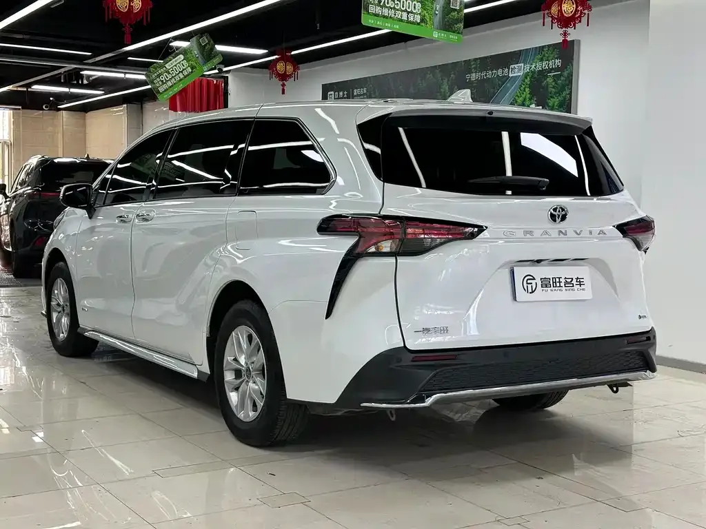 Toyota Granvia — фото 6