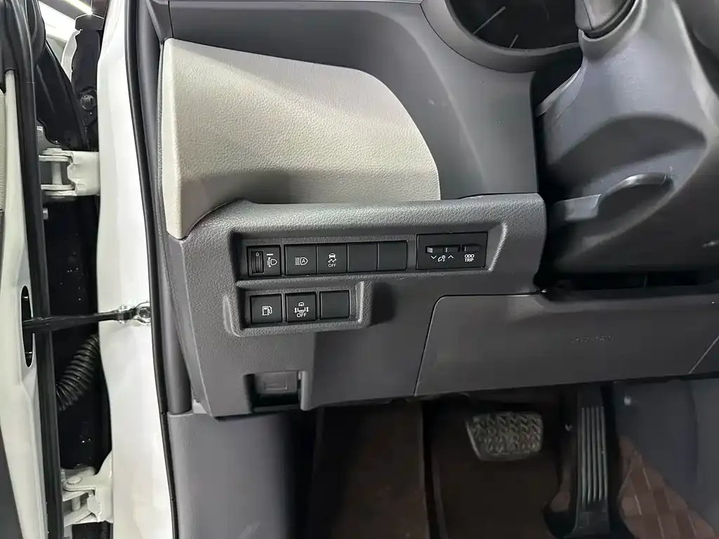 Toyota Granvia — фото 2