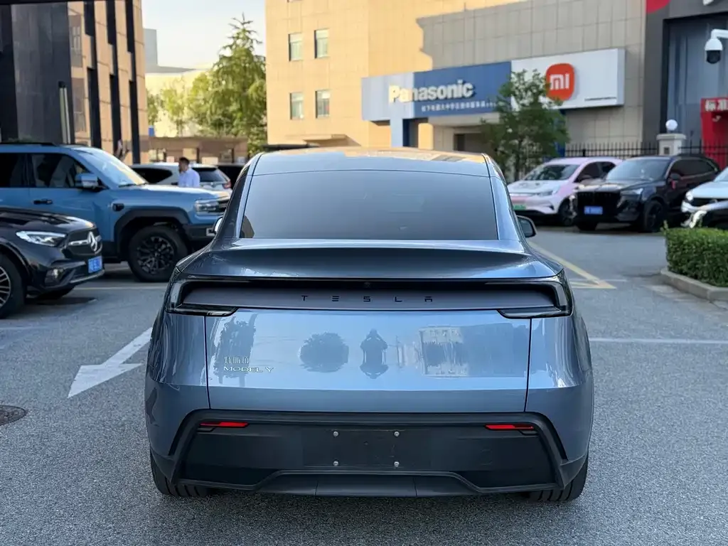Tesla Model Y — фото 7