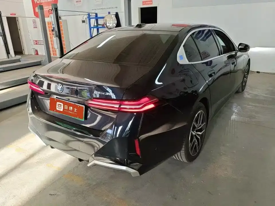 BMW i5 — фото 2