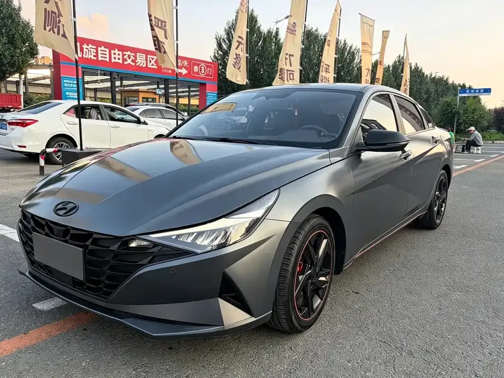 Hyundai Elantra — фото 1