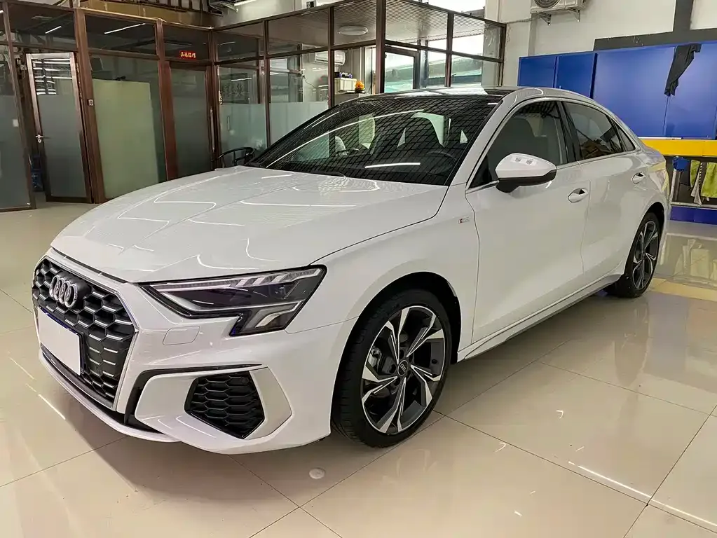 Audi A3 — фото 1