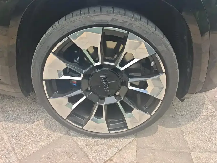 BMW XM — фото 10