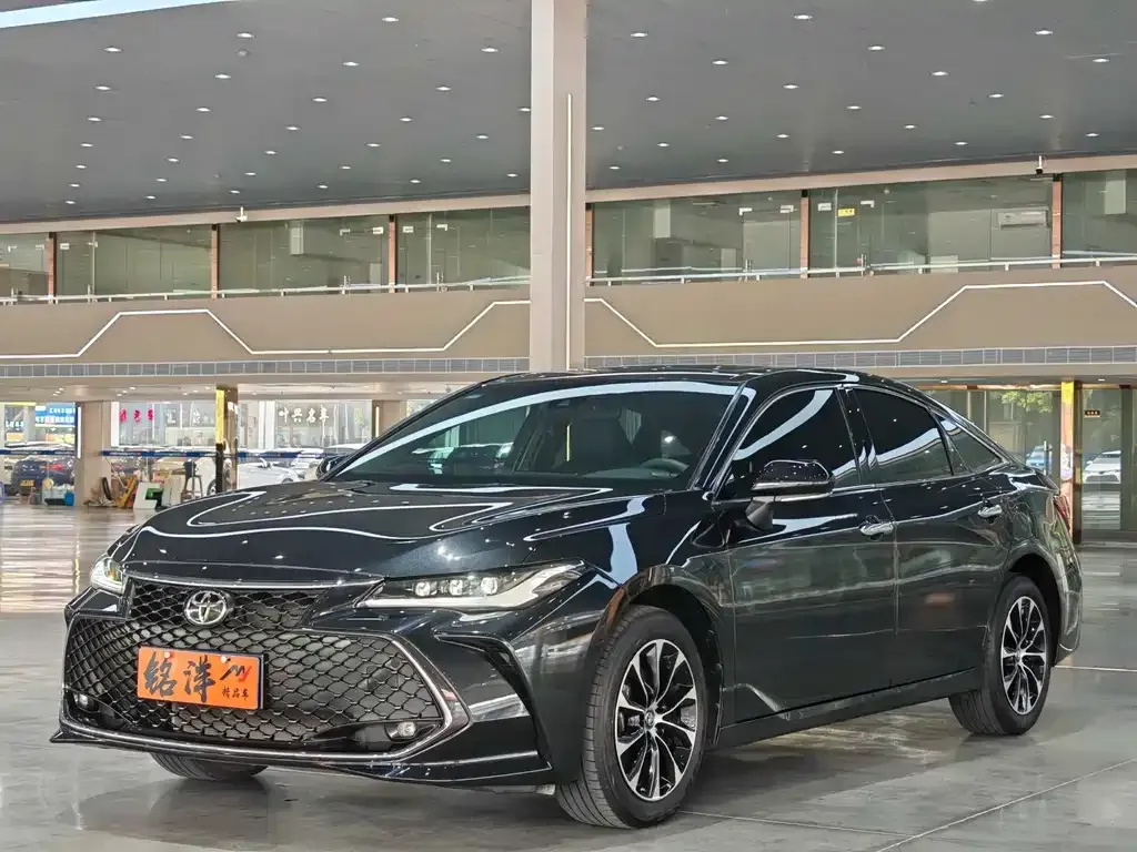 Toyota Avalon — фото 1