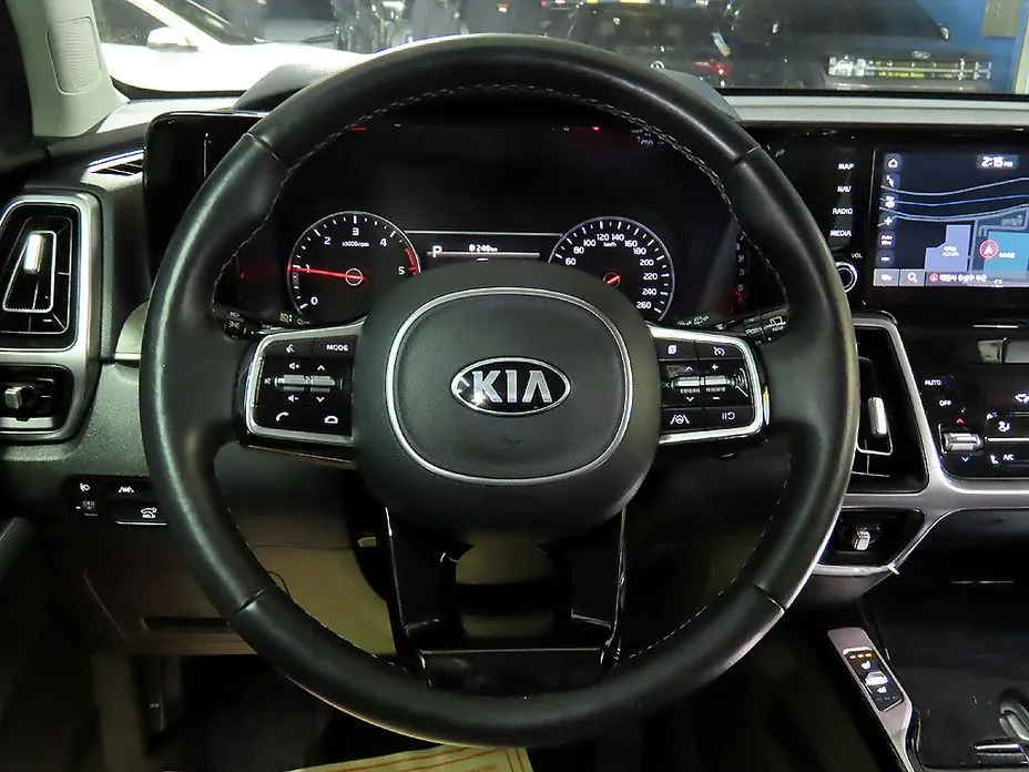 Kia Sorento — фото 9