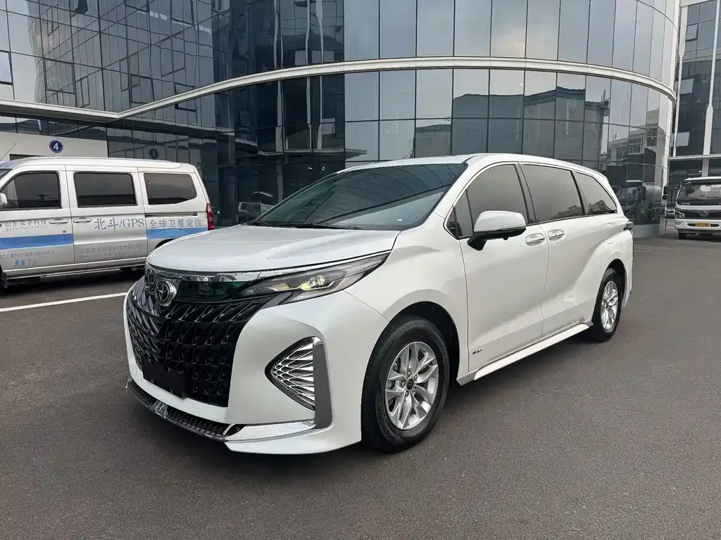 Toyota Granvia — фото 1