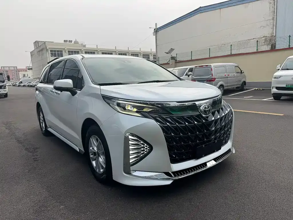 Toyota Granvia — фото 8