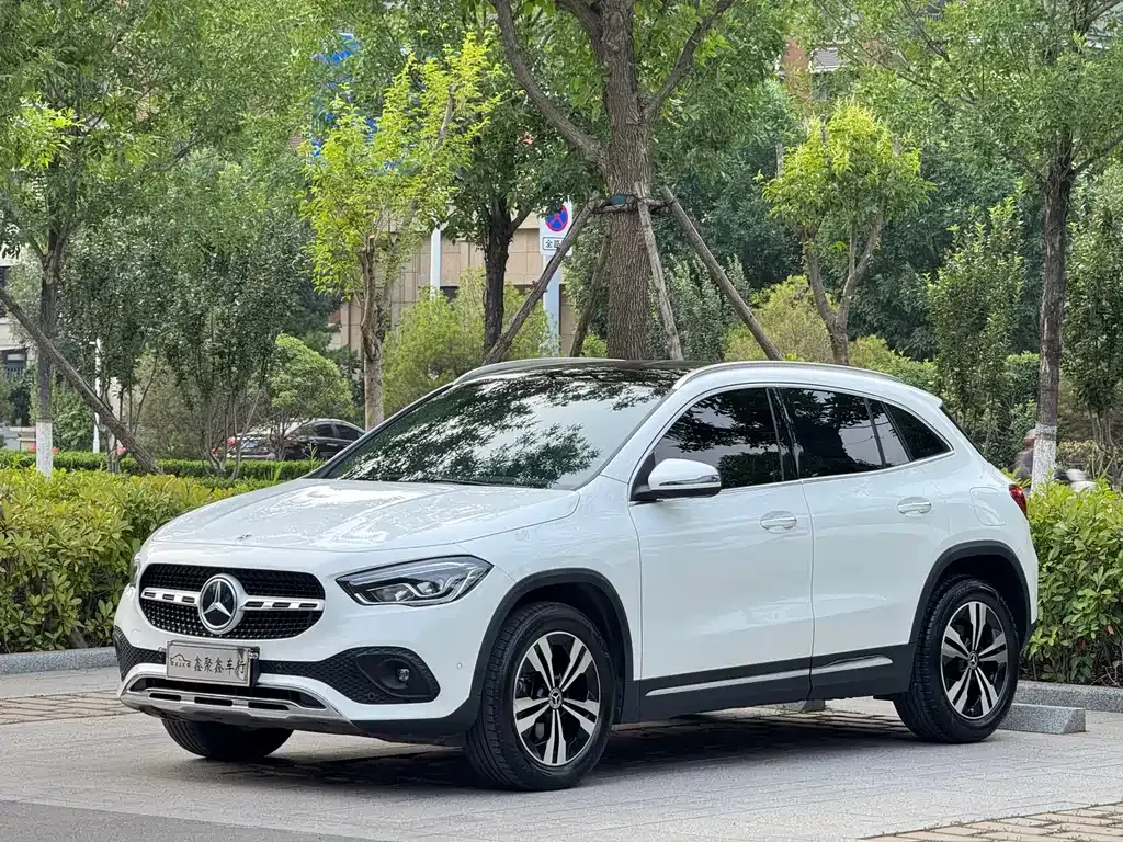 Mercedes-Benz GLA — фото 1