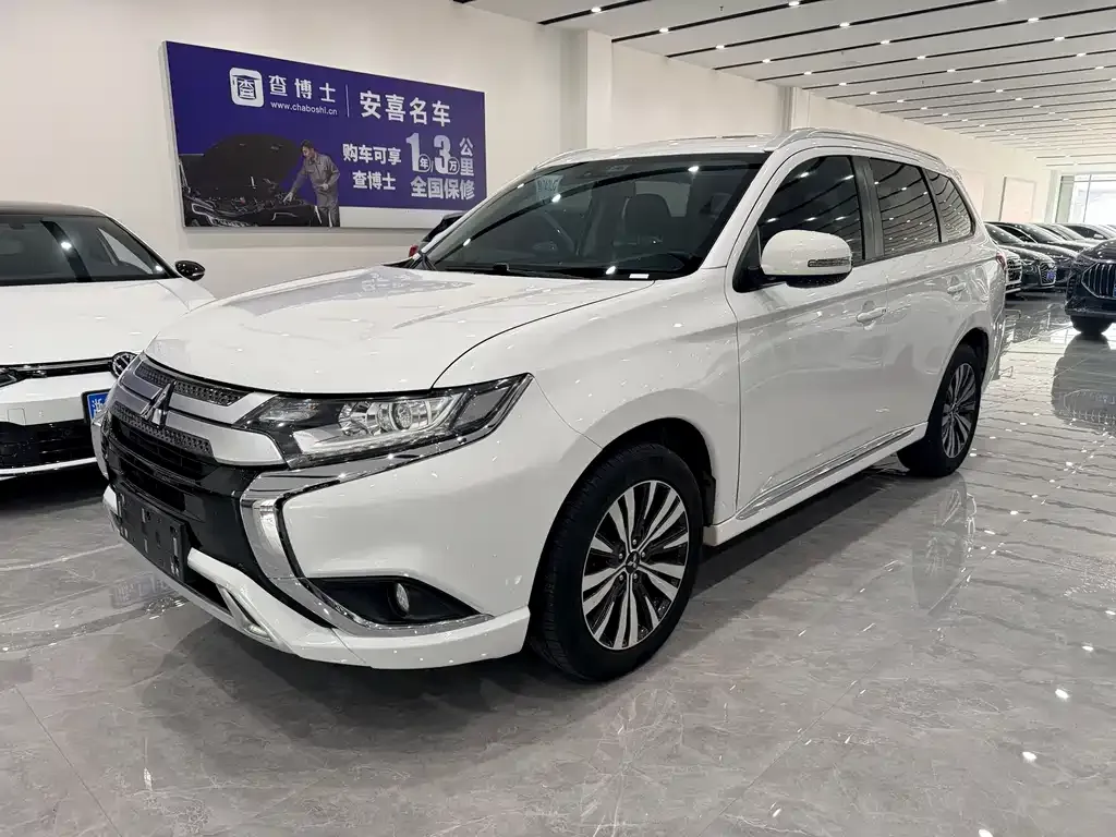 Mitsubishi Outlander — фото 1